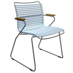 Světle modrá plastová zahradní židle HOUE Click s područkami