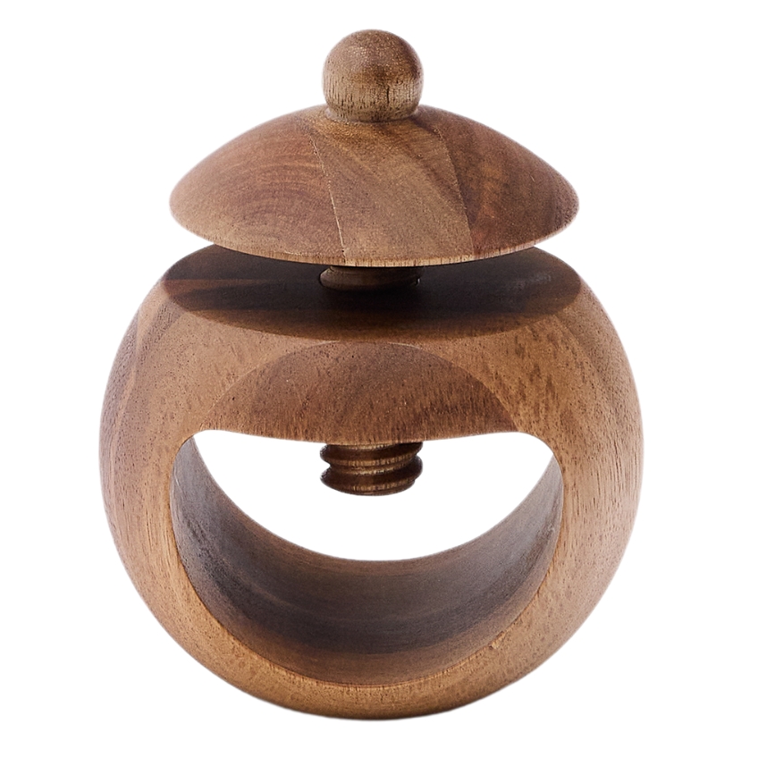 Dřevěný louskáček Kave Home Nukha