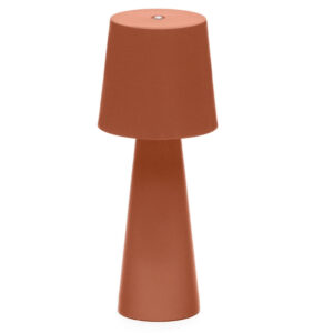 Kave Home Terakotově červená kovová zahradní stolní LED lampa Arenys S